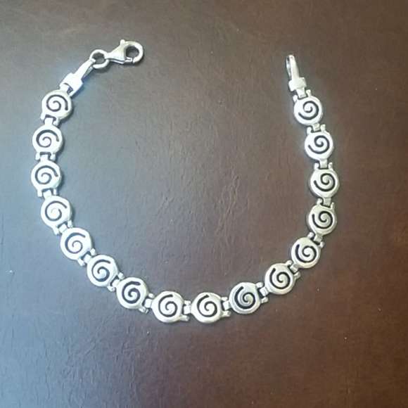 Pretty Sterling silver Greek bracelet. - Picture 6 of 7